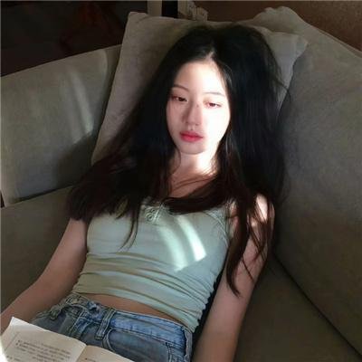 橘衫男子的画像